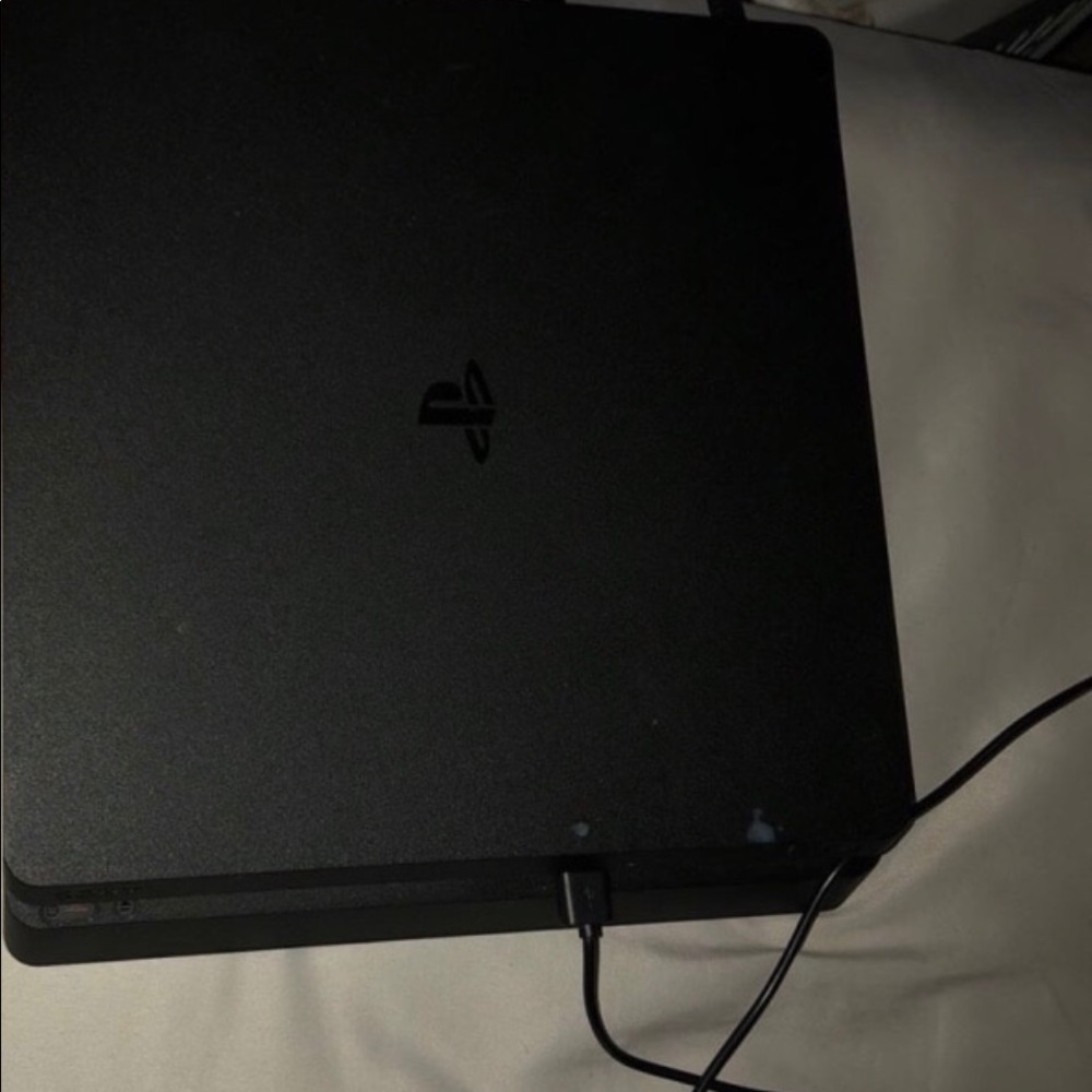 PS4 - Picture 2 of 2